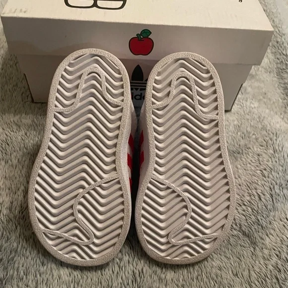 NIB Hard to Find Adidas Hello Kitty Superstar Sneakers - 5K - Picture 8 of 8